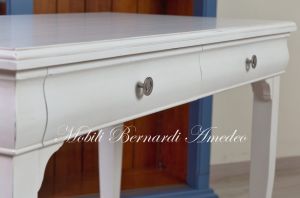 120 cm classic style desk made of solid wood and colored white